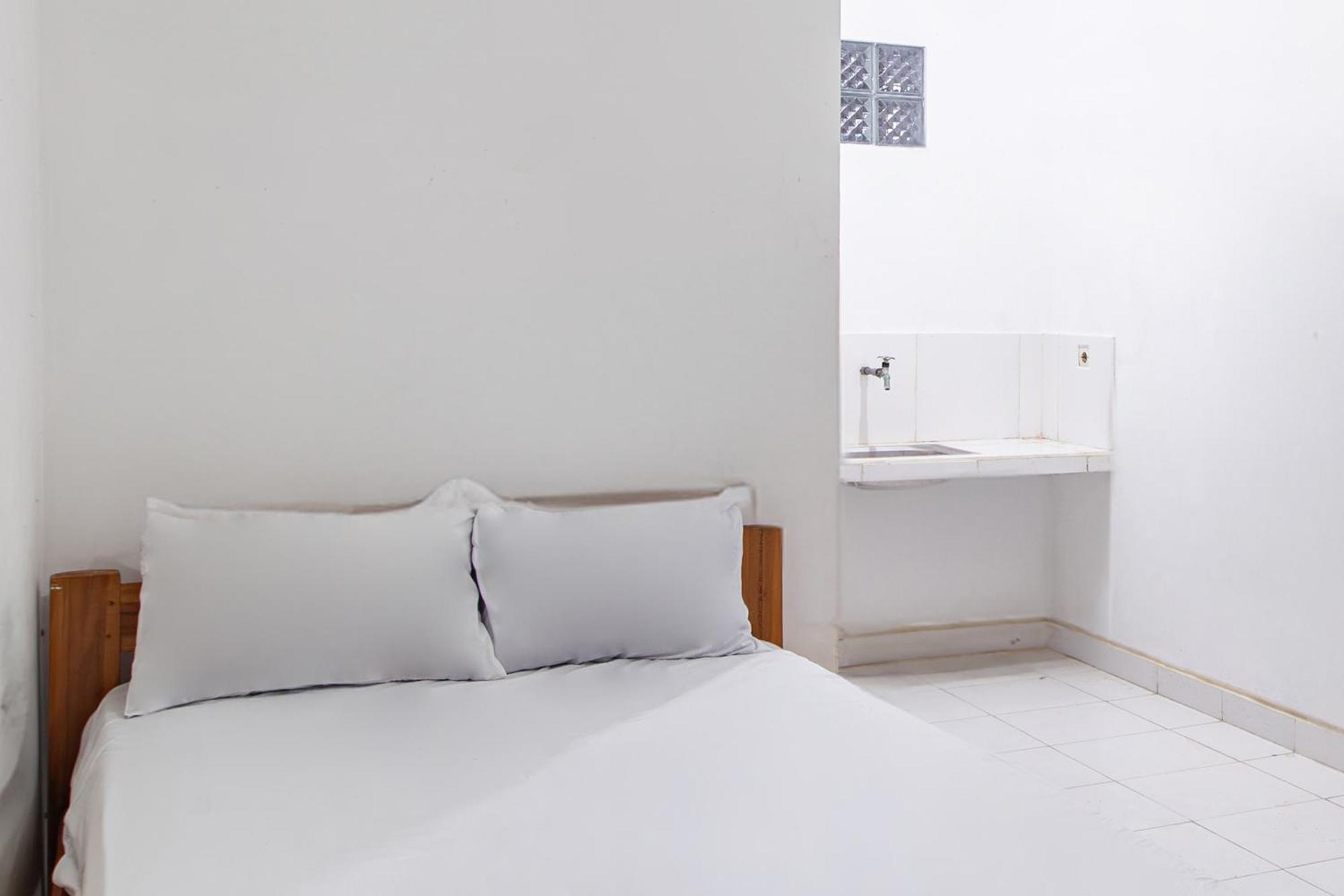 Oyo Life 93504 Kost Krisna 호텔 테무쿠스 외부 사진