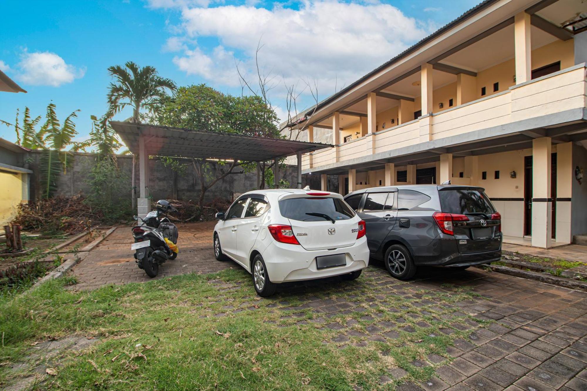 Oyo Life 93504 Kost Krisna 호텔 테무쿠스 외부 사진